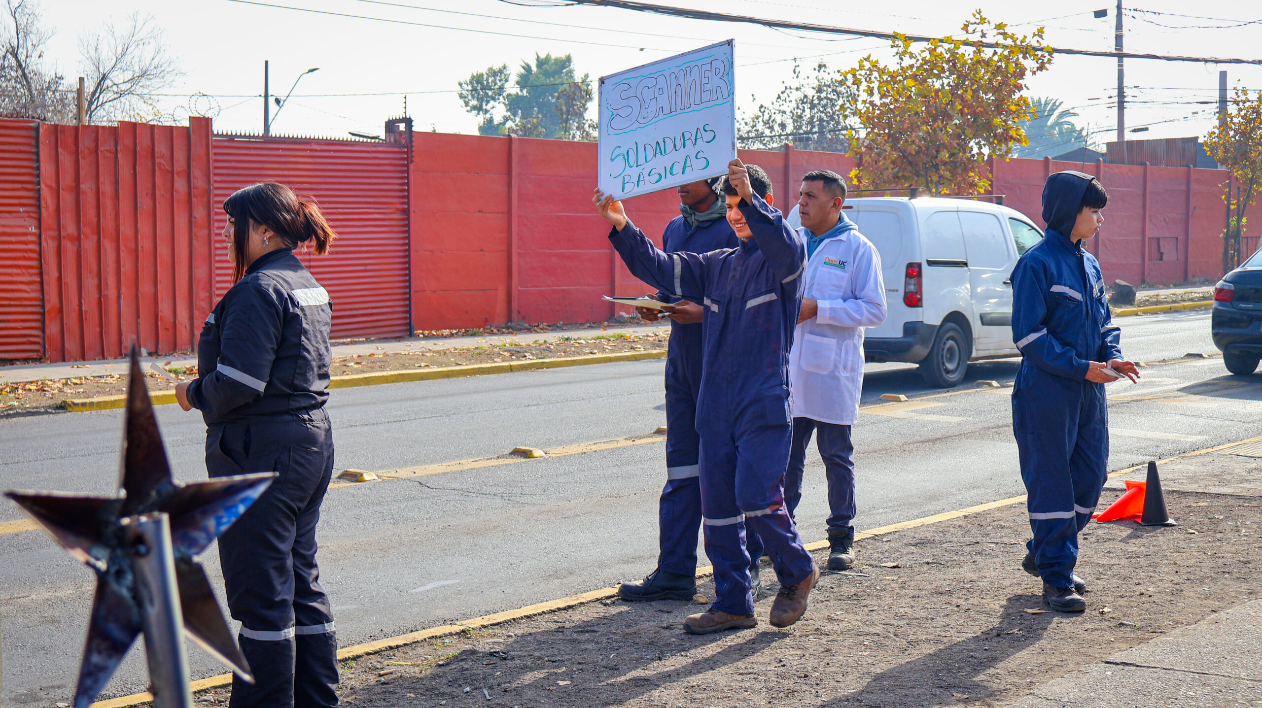 Aprendizaje con sentido: estudiantes del Liceo Industrial Miguel Aylwin Gajardo ofrecen servicios a la comunidad a través del enfoque Aprendizaje Basado en Servicios.